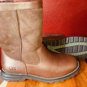 New Ugg leather, suede and shearling boots - size 8.